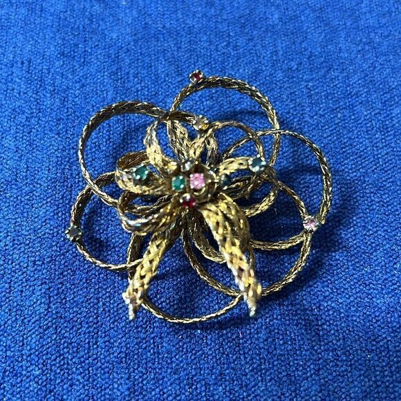 Beautiful Vintage Rare Dimensional Gold Tone Bow Brooch - Picture 1 of 7